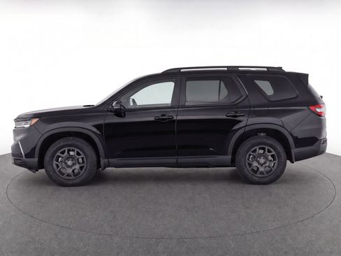 Used 2023 Honda Pilot TrailSport image 2