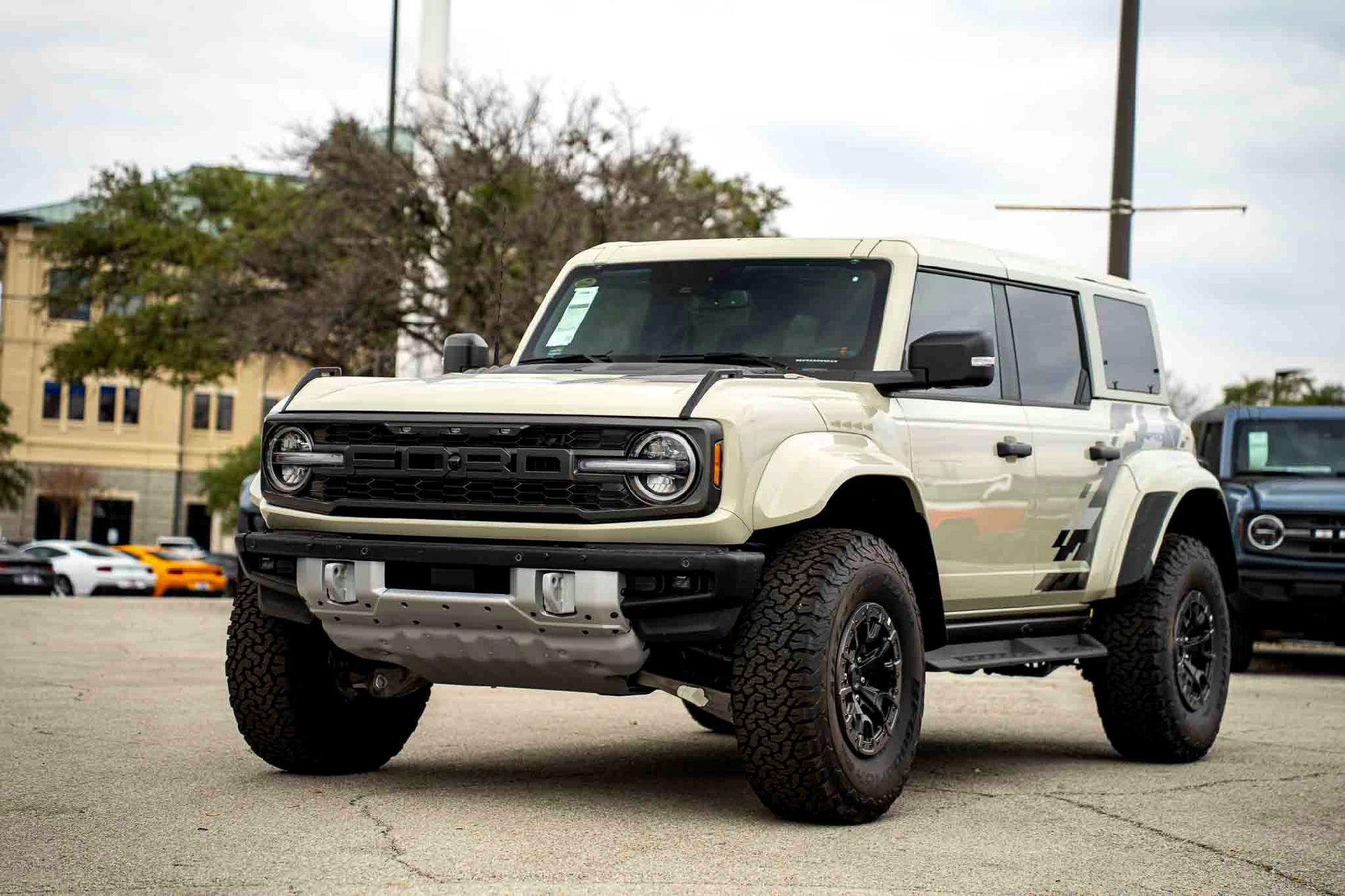 New 2025 Ford Bronco Raptor w/ Interior Carbon Fiber Pack AWD/4WD image 8