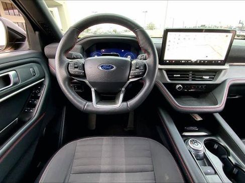 Certified 2025 Ford Explorer ST-Line image 5