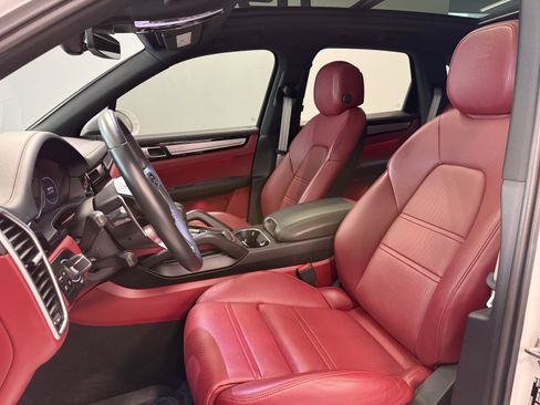 Used 2023 Porsche Cayenne AWD/4WD image 10
