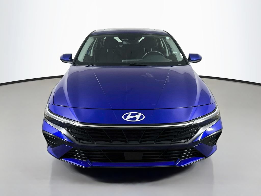 Used 2025 Hyundai Elantra SEL FWD image 2