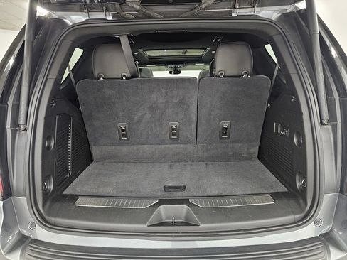 Used 2021 Chevrolet Tahoe Premier w/ Premium Package AWD/4WD image 32