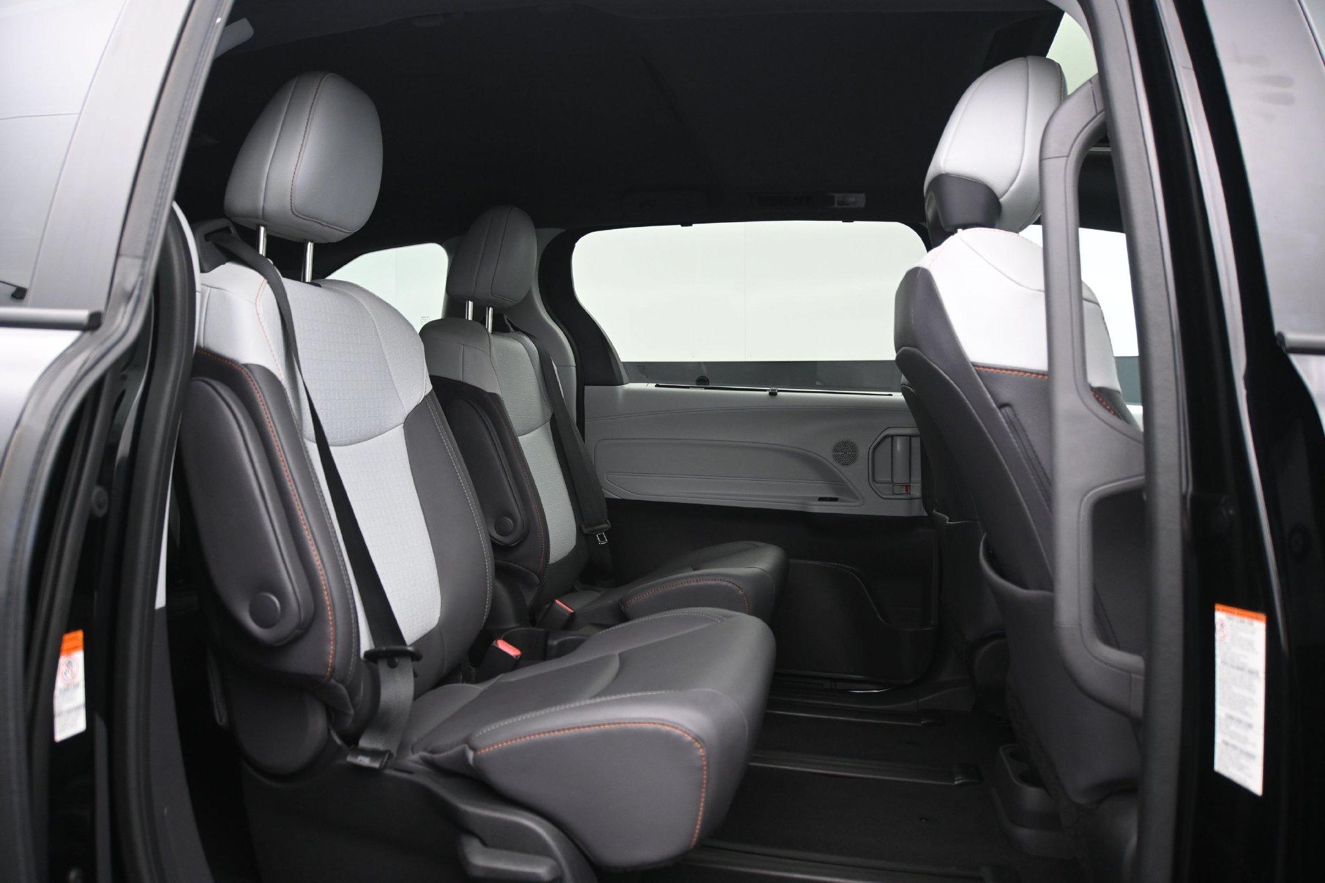 Used 2022 Toyota Sienna XSE FWD image 14