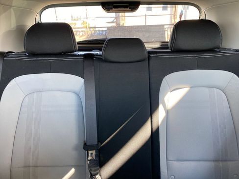 Used 2025 Hyundai Venue FWD image 36
