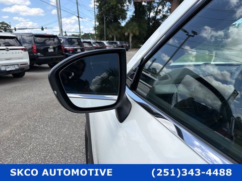 Used 2023 Nissan Pathfinder SL FWD image 10