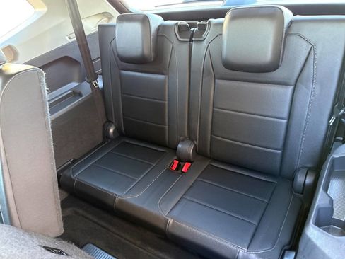 Used 2019 Volkswagen Tiguan SE image 28