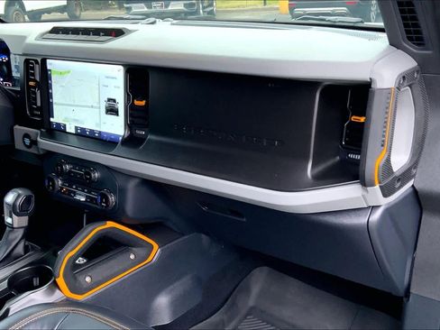 Used 2022 Ford Bronco Badlands image 16