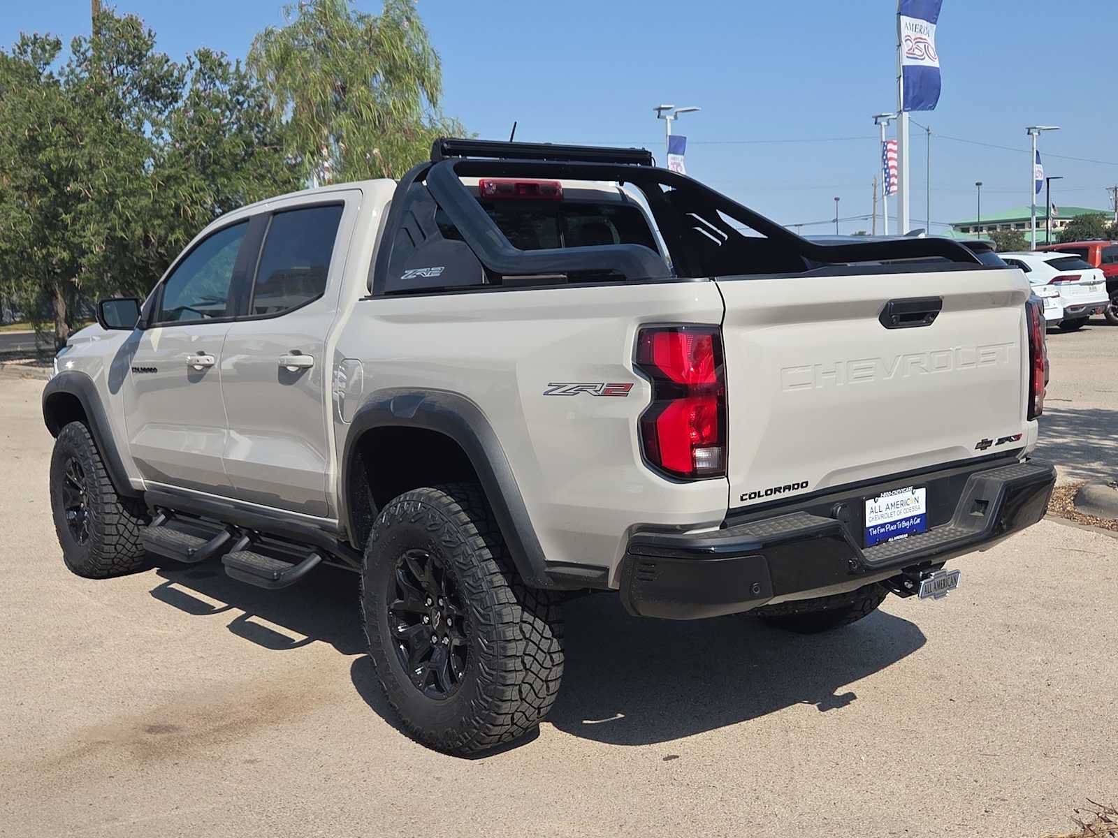 Used 2026 Chevrolet Colorado ZR2 w/ Midnight Edition AWD/4WD image 6