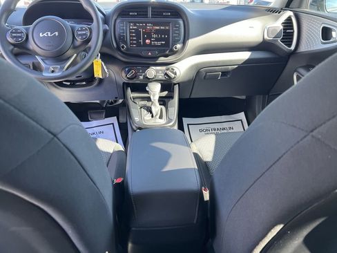 Used 2025 Kia Soul LX w/ LX Technology Package FWD image 20