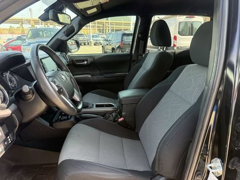 Used 2022 Toyota Tacoma TRD Sport w/ Technology Package AWD/4WD image 25