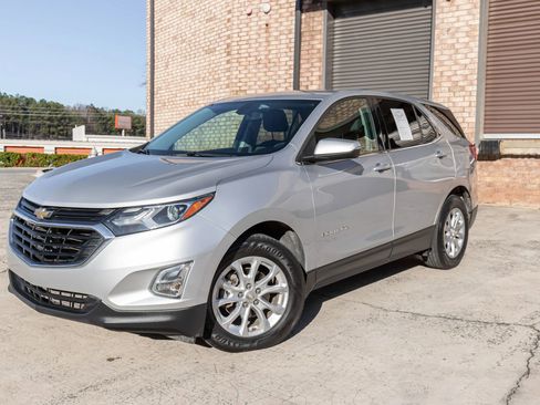 Used 2019 Chevrolet Equinox LT image 2