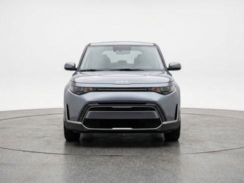 Used 2025 Kia Soul LX w/ LX Technology Package FWD image 2