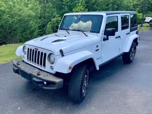 Used 2017 Jeep Wrangler Unlimited Sahara AWD/4WD image 5