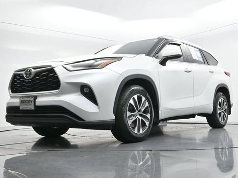 Used 2022 Toyota Highlander XLE AWD/4WD image 54