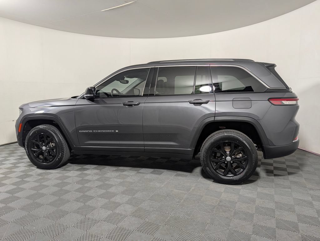 Used 2022 Jeep Grand Cherokee Limited RWD image 5