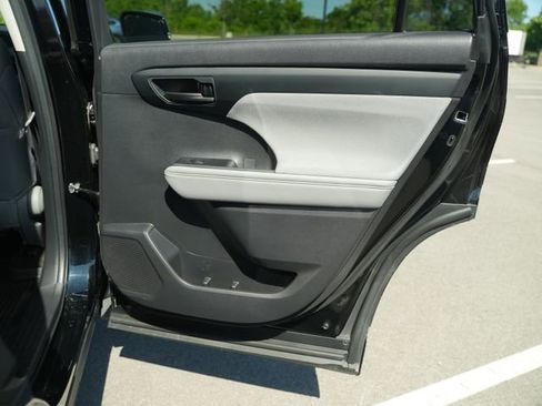 Used 2023 Toyota Highlander L FWD image 22