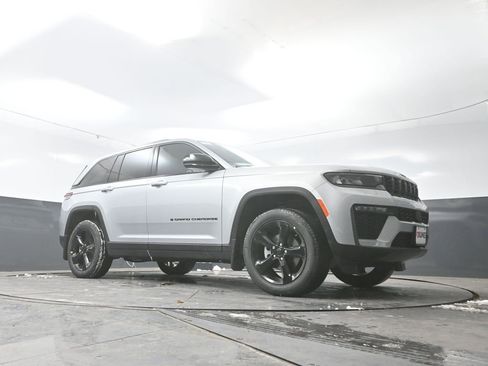New 2026 Jeep Grand Cherokee Limited w/ Limited Altitude Package AWD/4WD image 39