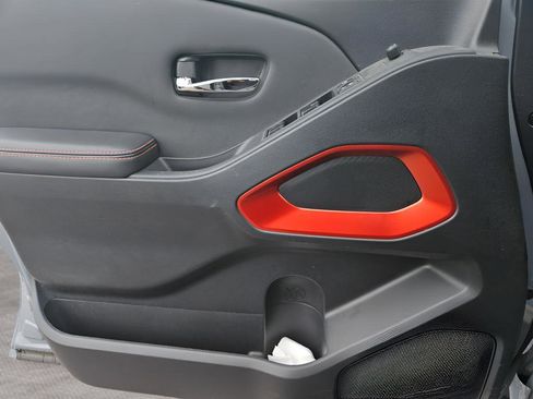 Used 2024 Nissan Frontier Pro-X w/ Pro Convenience Package image 15