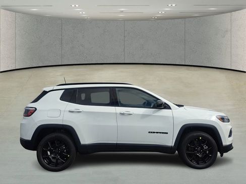 New 2026 Jeep Compass Latitude image 4