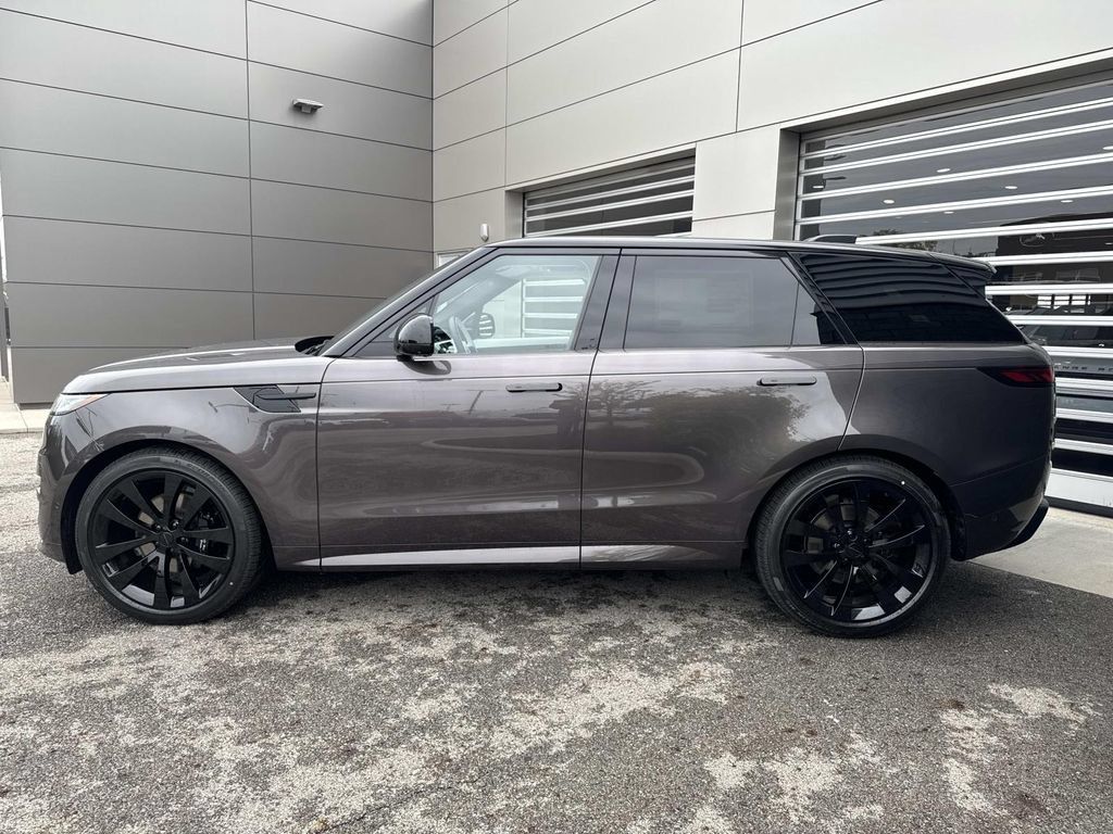 New 2026 Land Rover Range Rover Sport Dynamic SE AWD/4WD image 4