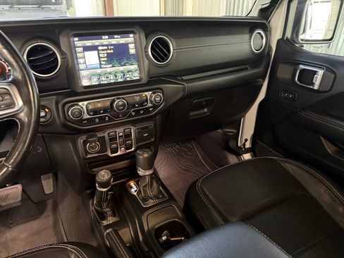 Used 2019 Jeep Wrangler Unlimited Sahara w/ Uconnect 4C Nav & Sound Group AWD/4WD image 14