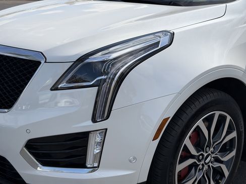 Certified 2022 Cadillac XT5 Sportv w/ Technology Package image 8