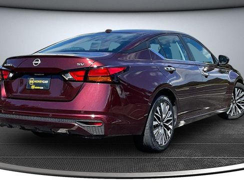 Used 2024 Nissan Altima 2.5 SV FWD image 6