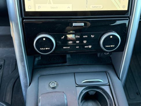 Used 2025 Land Rover Discovery Dynamic SE AWD/4WD image 21