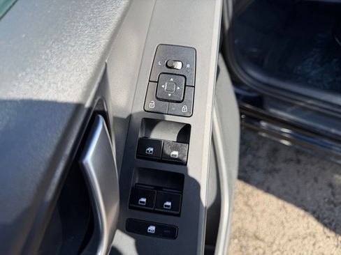 Used 2024 Kia Niro LX image 14