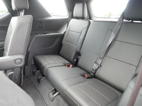 Used 2023 Chevrolet Traverse Premier AWD/4WD image 35