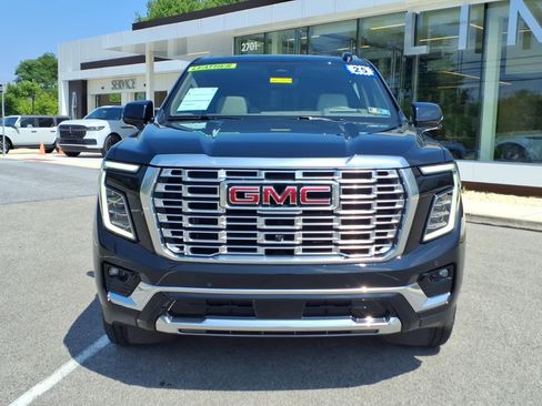 Used 2025 GMC Yukon Denali w/ Denali Reserve Package AWD/4WD image 8