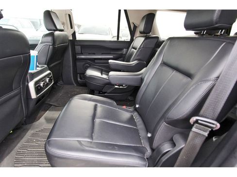 Used 2022 Ford Expedition XLT image 7