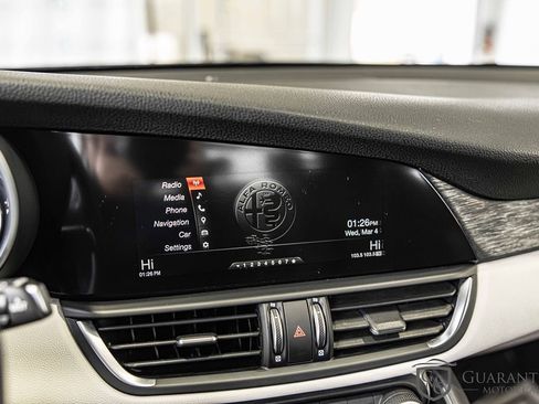 Used 2018 Alfa Romeo Giulia AWD image 27