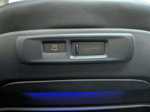 Used 2021 BMW X7 xDrive40i w/ M Sport Package image 25