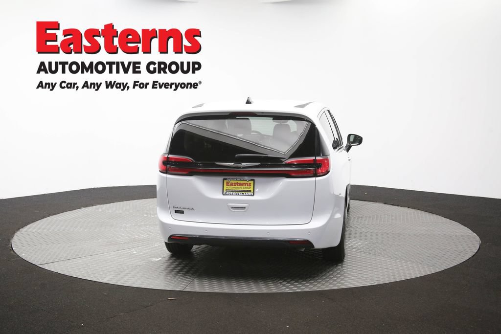 Used 2023 Chrysler Pacifica Touring-L FWD image 40