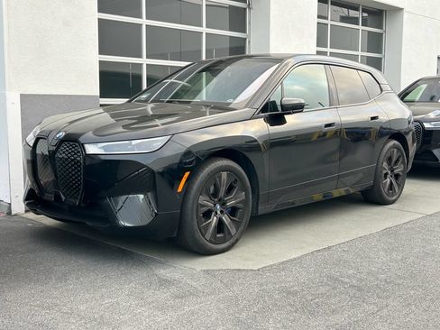 Used 2024 BMW iX xDrive50 w/ Sport Package AWD/4WD image 2