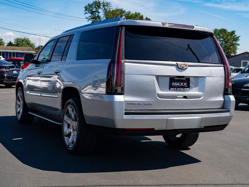 Used 2020 Cadillac Escalade ESV Luxury AWD/4WD image 25