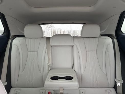 Used 2024 Buick Envision Avenir image 16