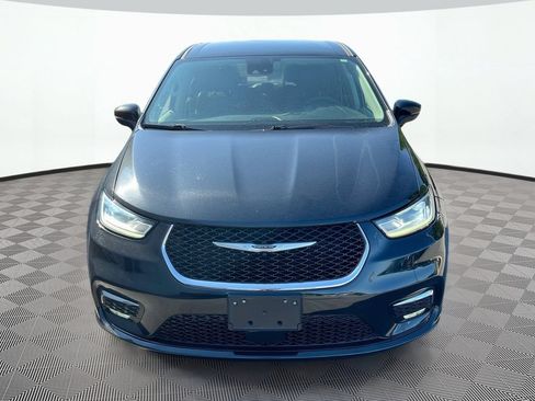 Used 2023 Chrysler Pacifica Touring-L FWD image 2