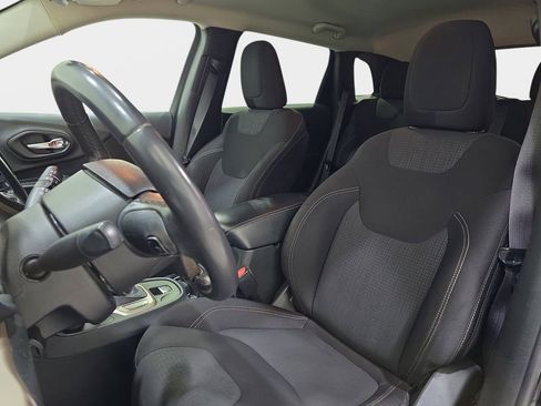 Used 2015 Jeep Cherokee Latitude image 16