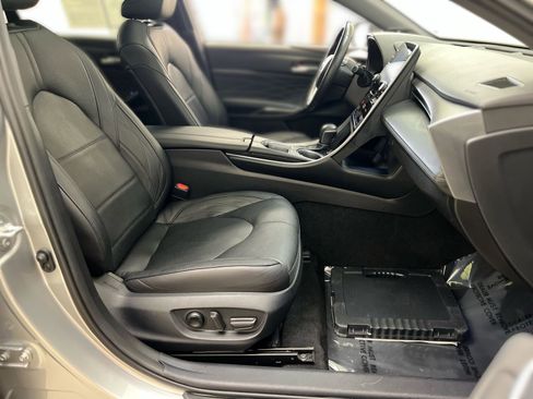 Used 2022 Toyota Avalon Limited image 25