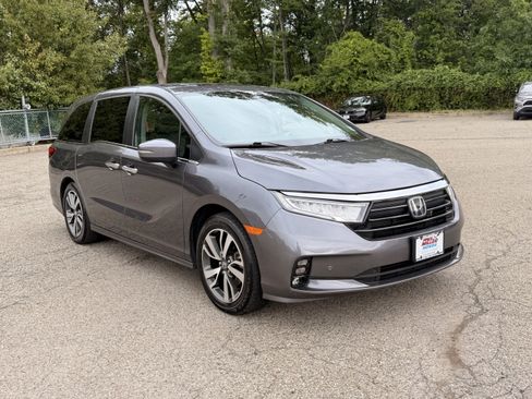 Used 2023 Honda Odyssey Touring image 3