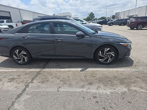 Used 2024 Hyundai Elantra Limited FWD image 4
