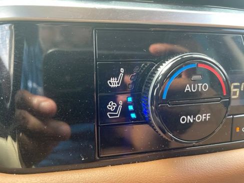 Used 2025 Nissan Pathfinder Platinum FWD image 27