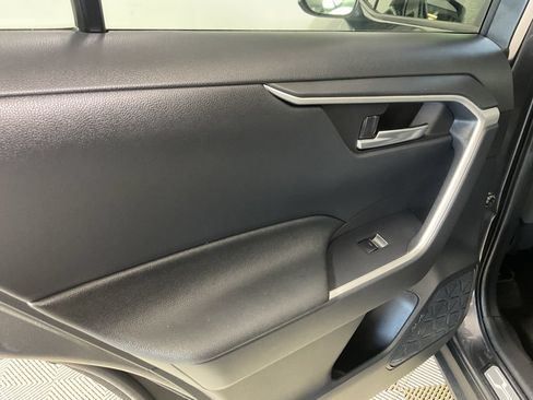 Used 2025 Toyota RAV4 XLE AWD/4WD image 17