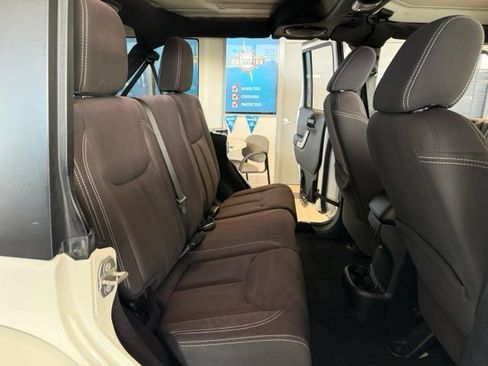 Used 2014 Jeep Wrangler Unlimited Sahara w/ Connectivity Group AWD/4WD image 20