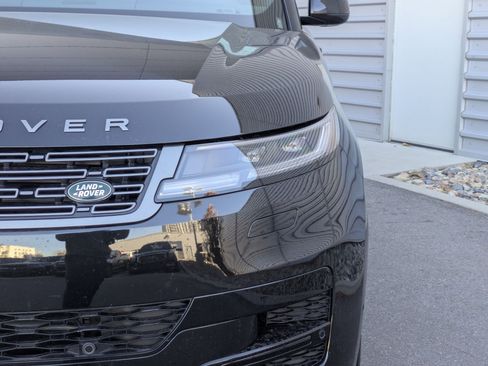 Used 2025 Land Rover Range Rover Sport image 12