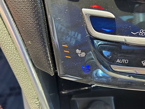 Used 2013 Cadillac XTS Premium FWD image 26