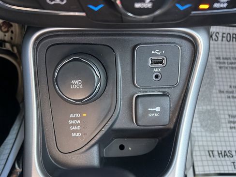 Used 2018 Jeep Compass Latitude w/ Popular Equipment Group image 28
