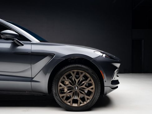 Used 2023 Aston Martin DBX AWD/4WD image 37